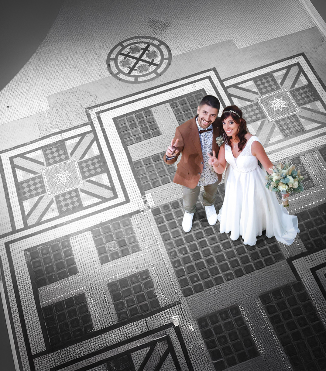 mariage-annecharlotte-kevin-mairie-de-bethune-maries-souriants
