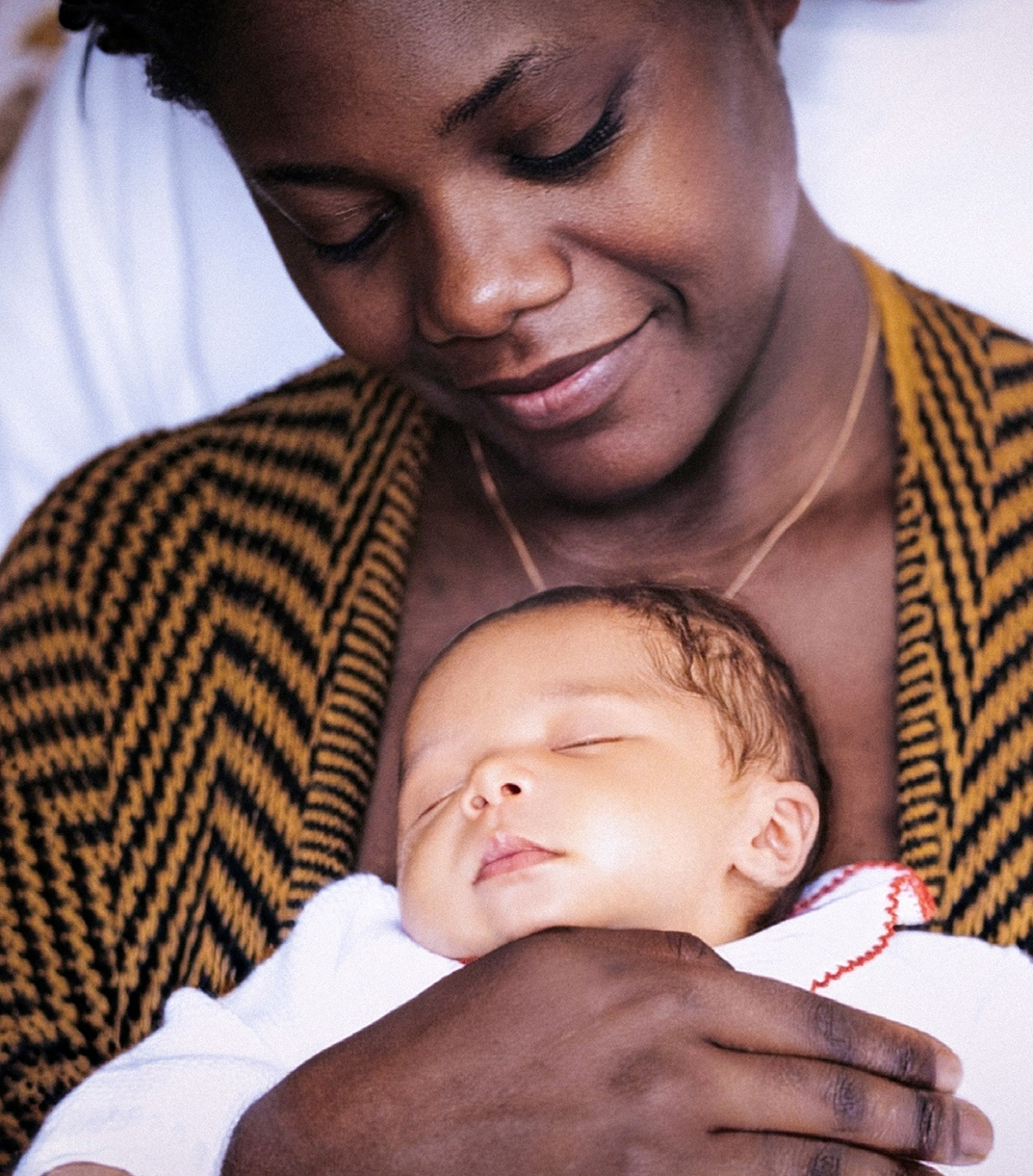 shooting-naissance-capucine-maman-bras